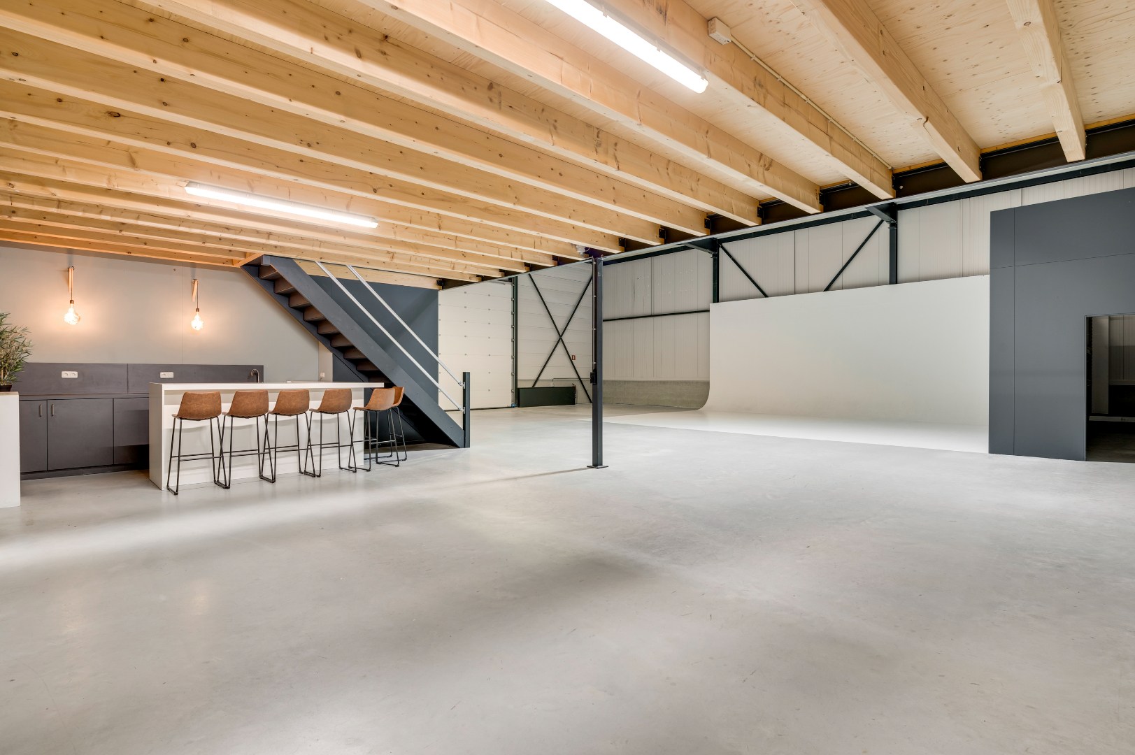 Hangar (Loods) te huur in Weert