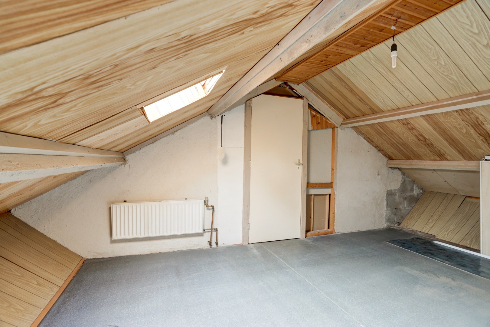 Op zoek naar een ruime 5-kamer woning op eigen grond waar u, uw wensen nog kunt uitvoeren ? 