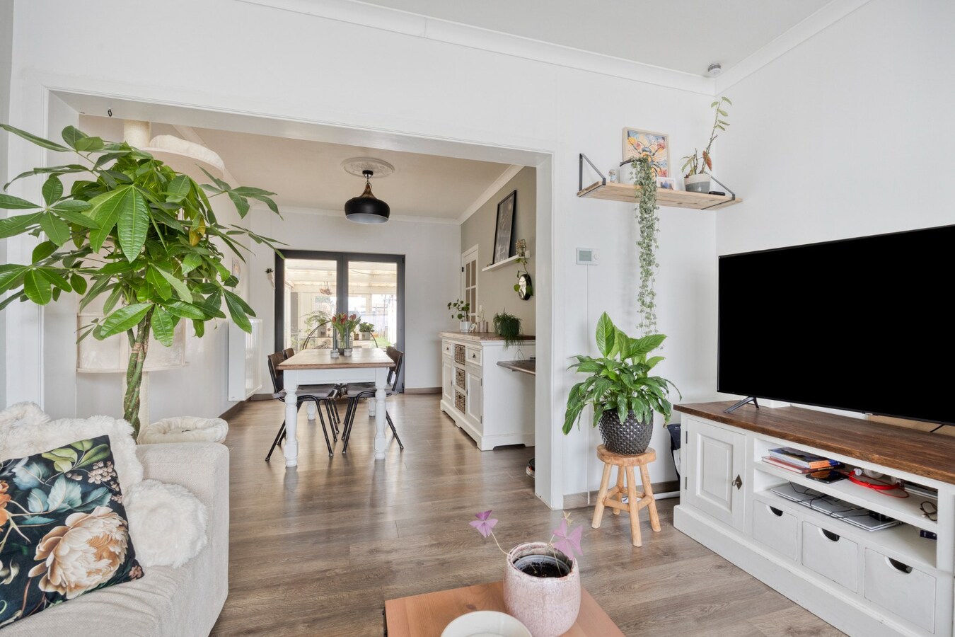 Instapklare woning met 3 slaapkamers en tuin. 