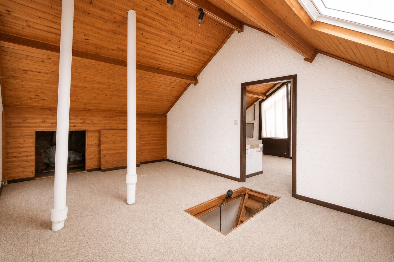 Karaktervolle open bebouwing met 6 kamers op 538 m² – unieke renovatiekans op topligging vlakbij station en centrum van Sint-Niklaas 