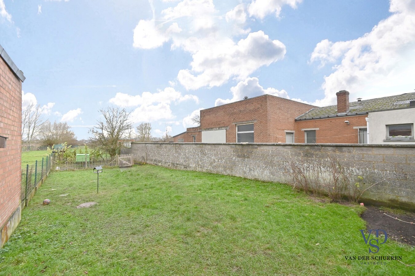 Degelijke Half Open Bebouwing 