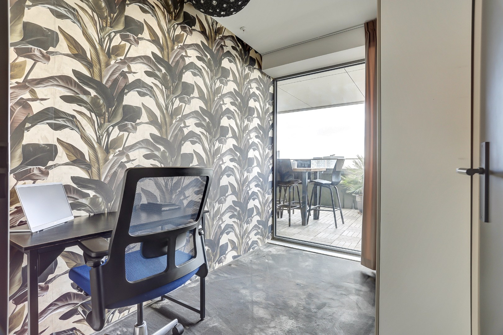 Ultiem luxe wonen in de iconische The CoolTower met spectaculair uitzicht, royaal terras (34 m²) en moderne afwerking in het bruisende hart van Rotterdam! 