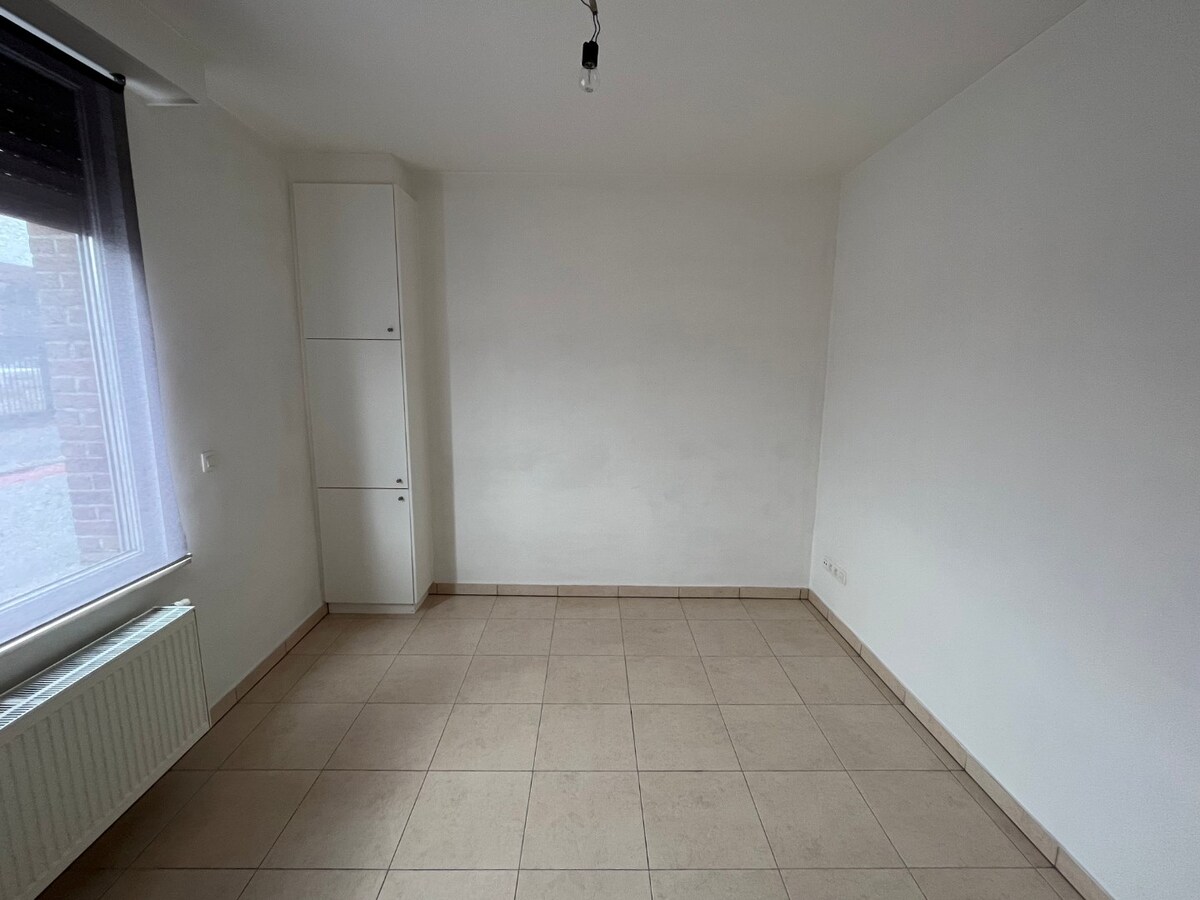 Bijzonder ruime, praktisch ingedeelde gezinswoning 