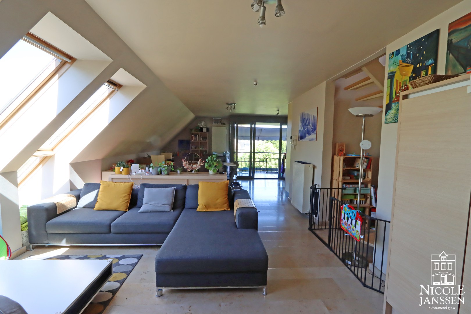 Zeer ruim duplex-appartement 