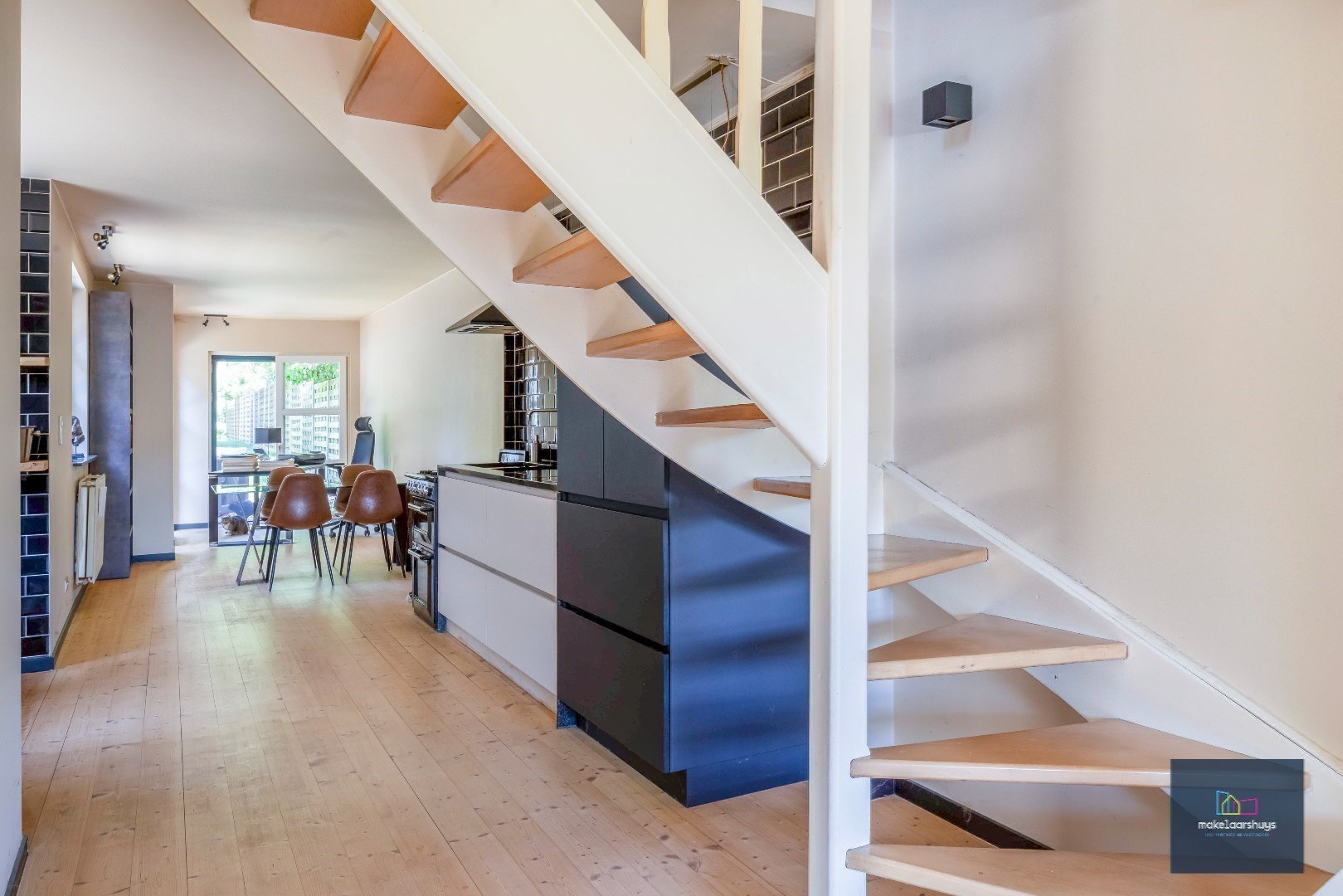 Halfopen bebouwing met zuidertuin en parkeergelegenheid nabij centrum Destelbergen 