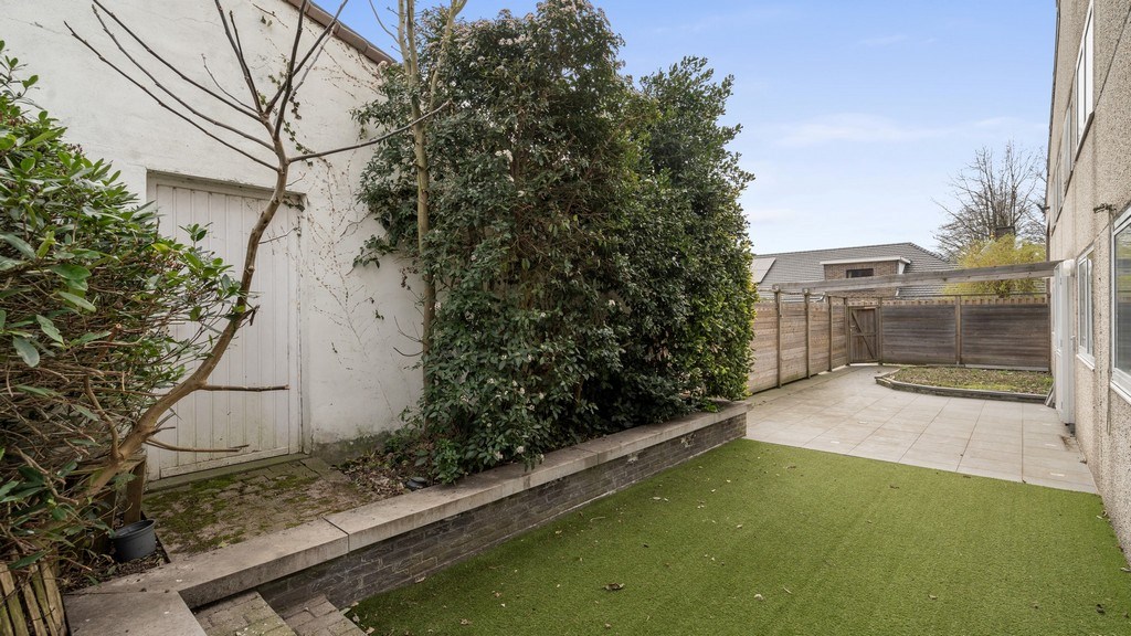 Bedrijfspand met optioneel woonst te huur in Dikkelvenne