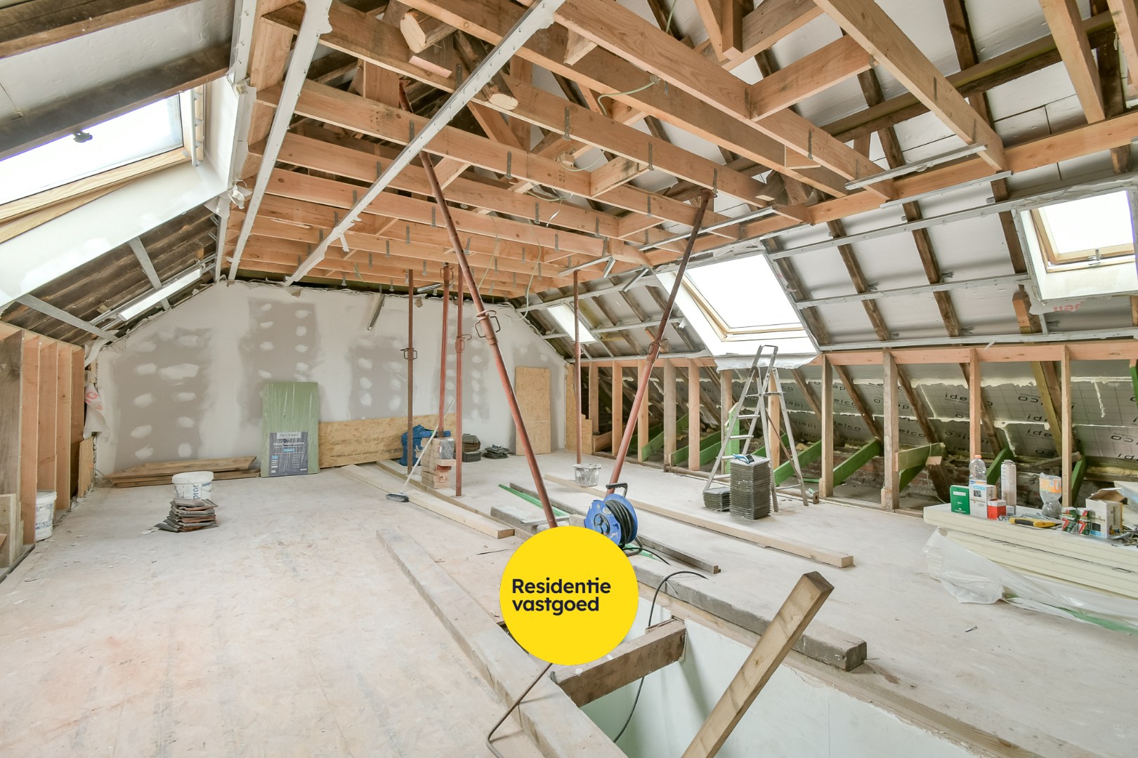 Ruime woning met bergen aan potentieel! 