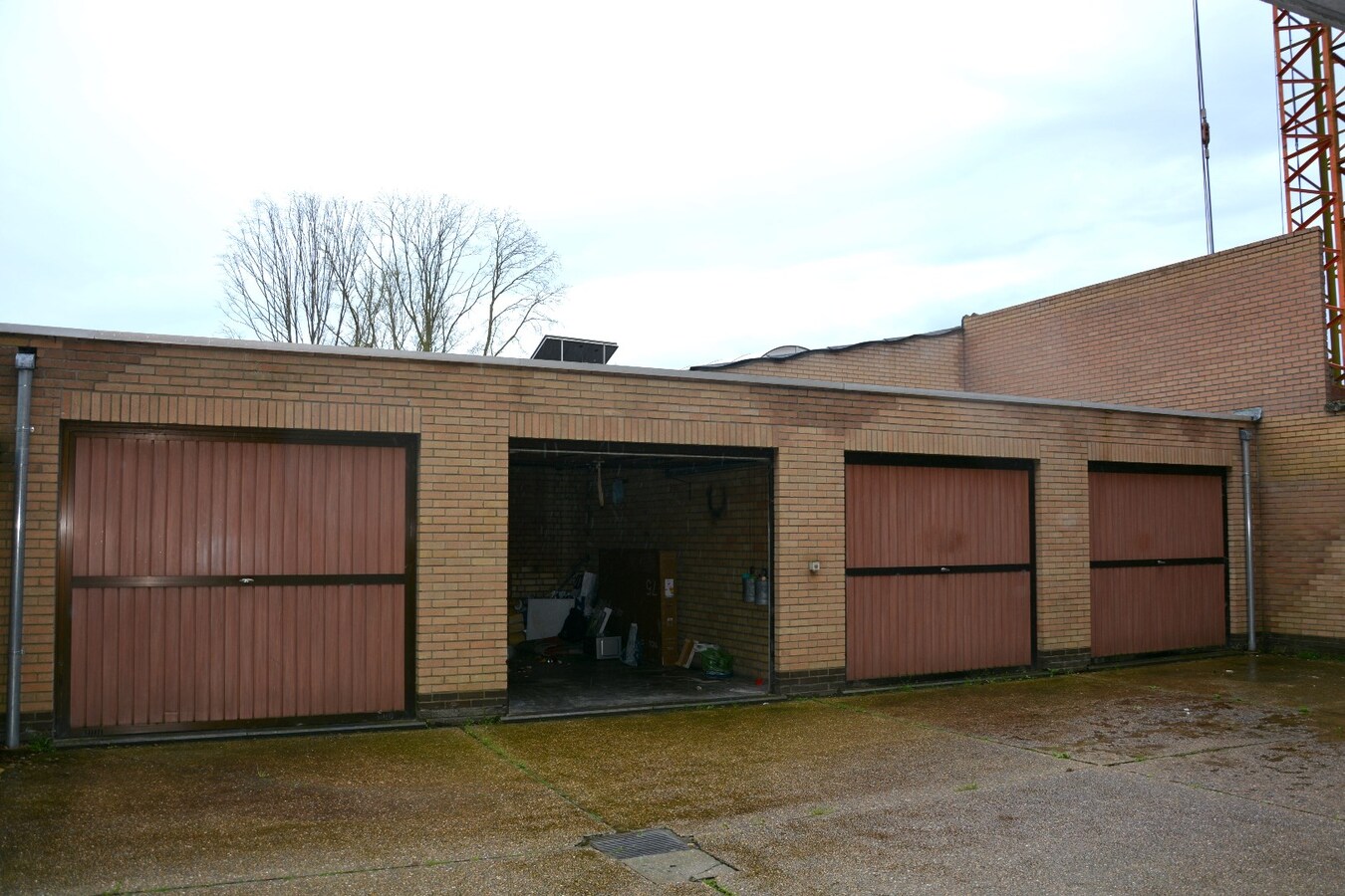 Opbrengsteigendom met 5 appartementen, 2 studio's en 4 garageboxen in Gistel 