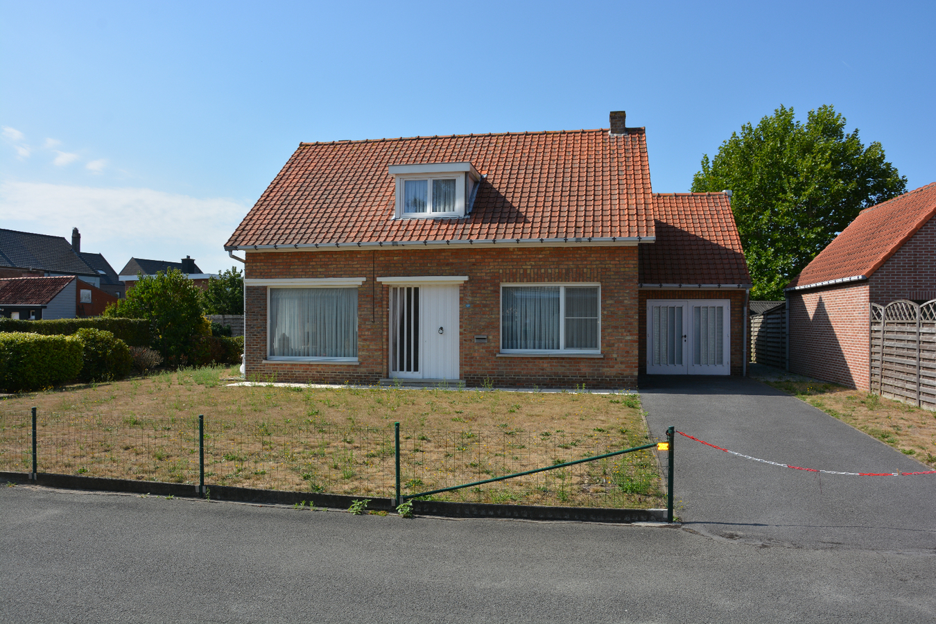 Karaktervolle villa met grote tuin op unieke locatie 