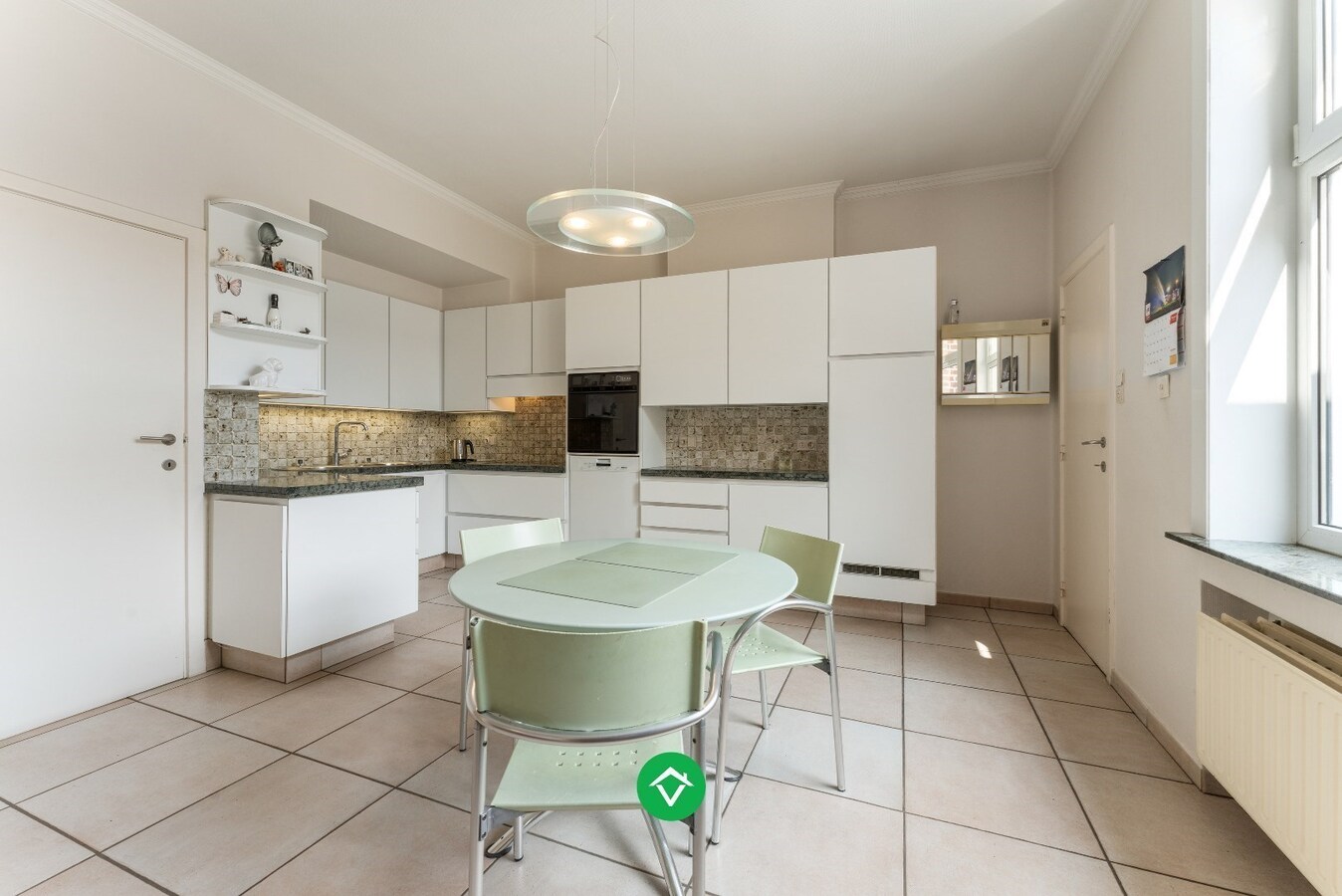 Ruime woning met 7 slaapkamers en loods (320m²) in centrum Roeselare 