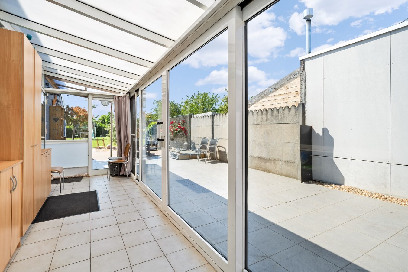 Centraal gelegen woning op uiterst ruim perceel van 1784 m² 