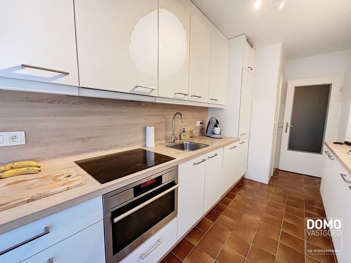 RUIM APPARTEMENT MET 3 SLAAPKAMERS EN GARAGEBOX VLAKBIJ CENTRUM HASSELT 