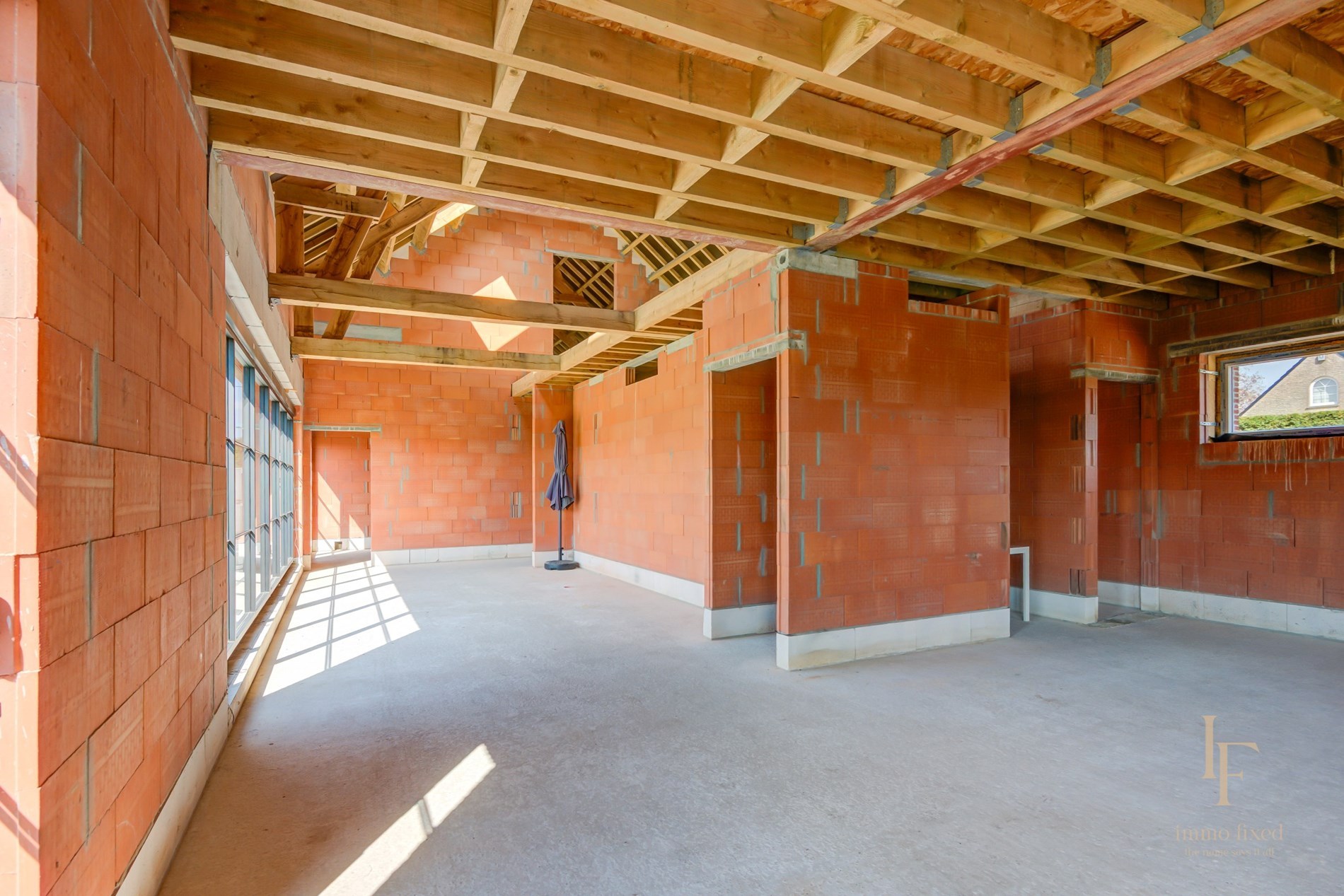 Een langgevelhoeve met bijgebouw! 