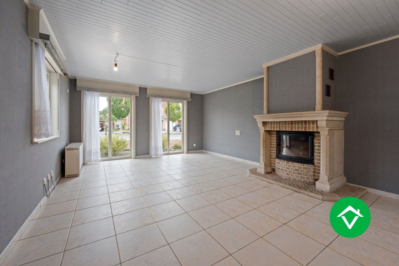 Kloeke woning met 4 slaapkamers in een woonwijk te Ichtegem. 