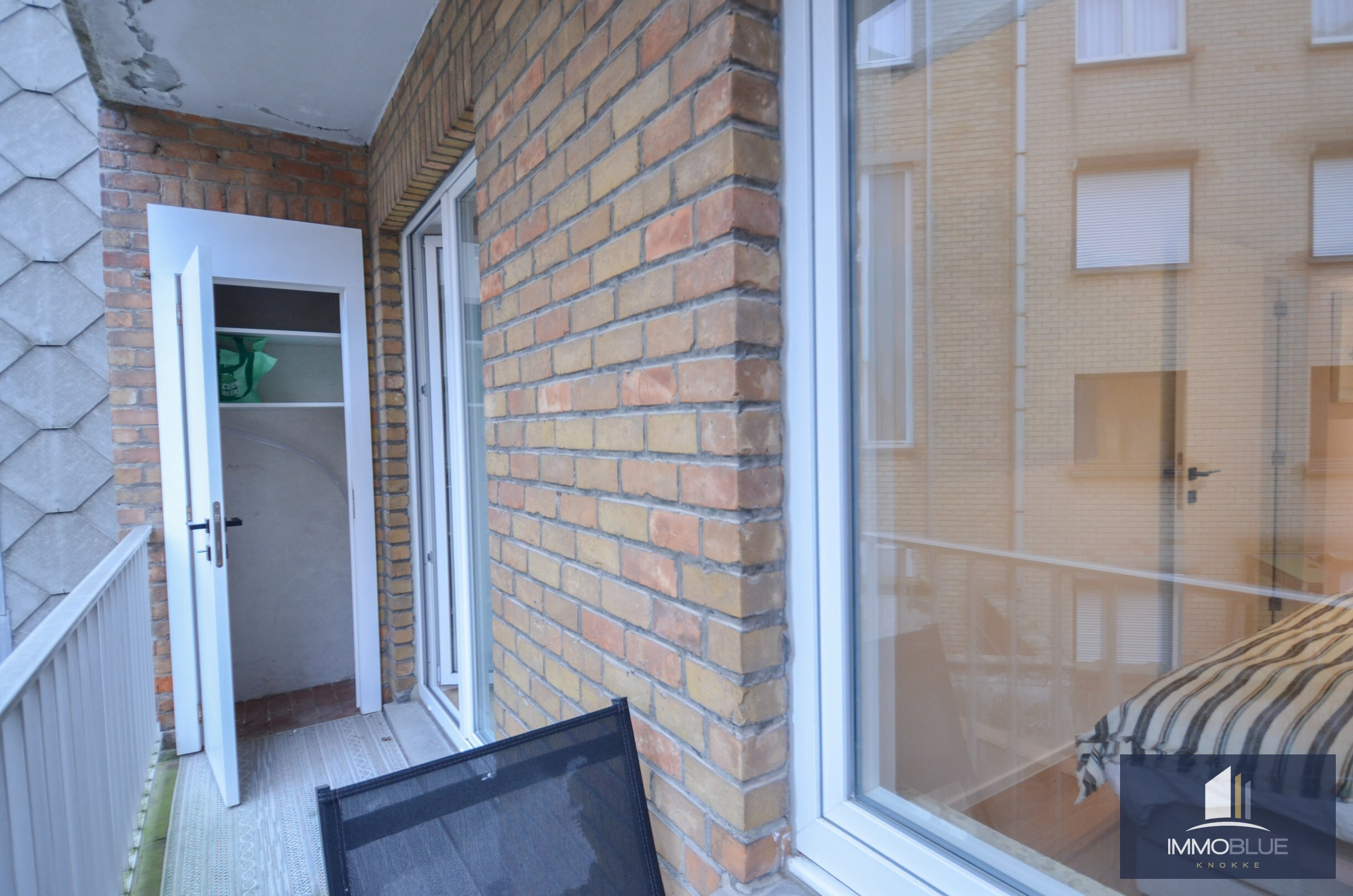 Appartement entièrement rénové avec une belle vue sur la mer. 