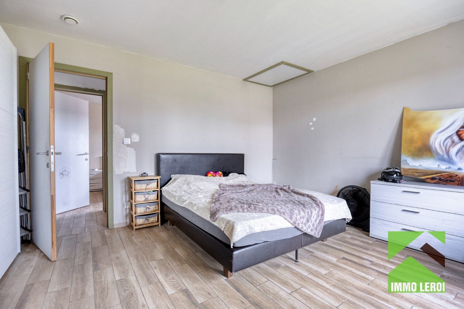 Slaapkamer 1 met doorgang nachthal