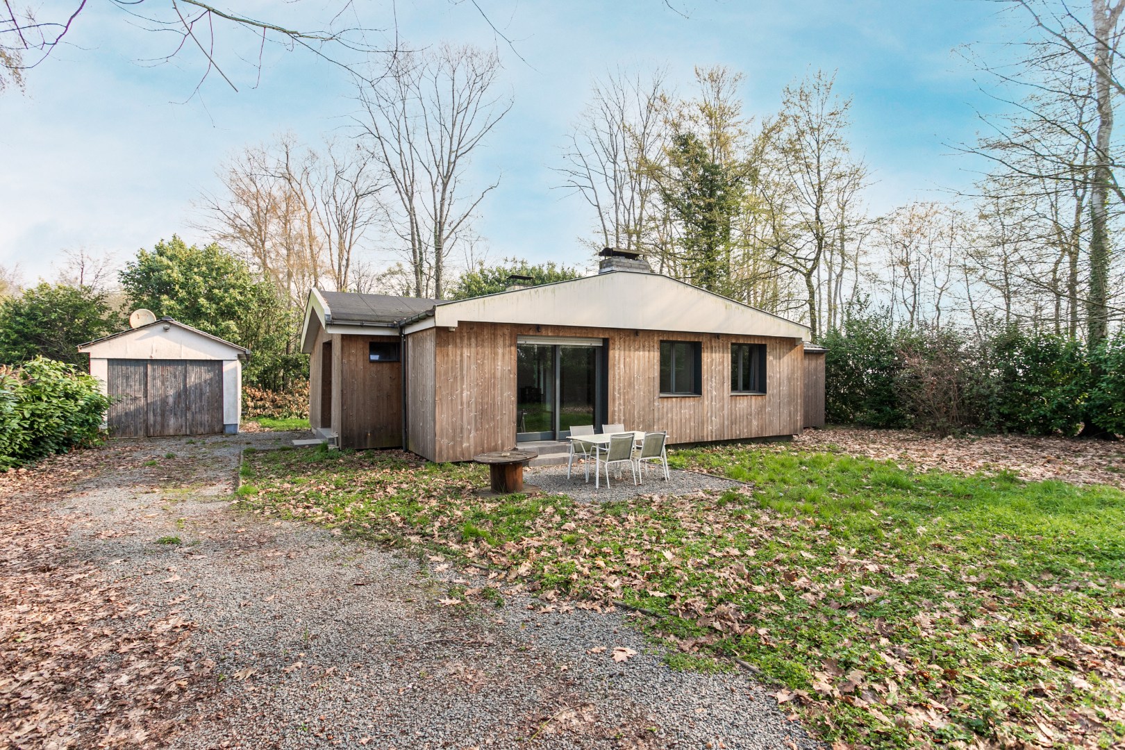 Charmante instapklare bungalow met 3 slaapkamers en garage, gelegen in een rustige en groene woonomgeving 