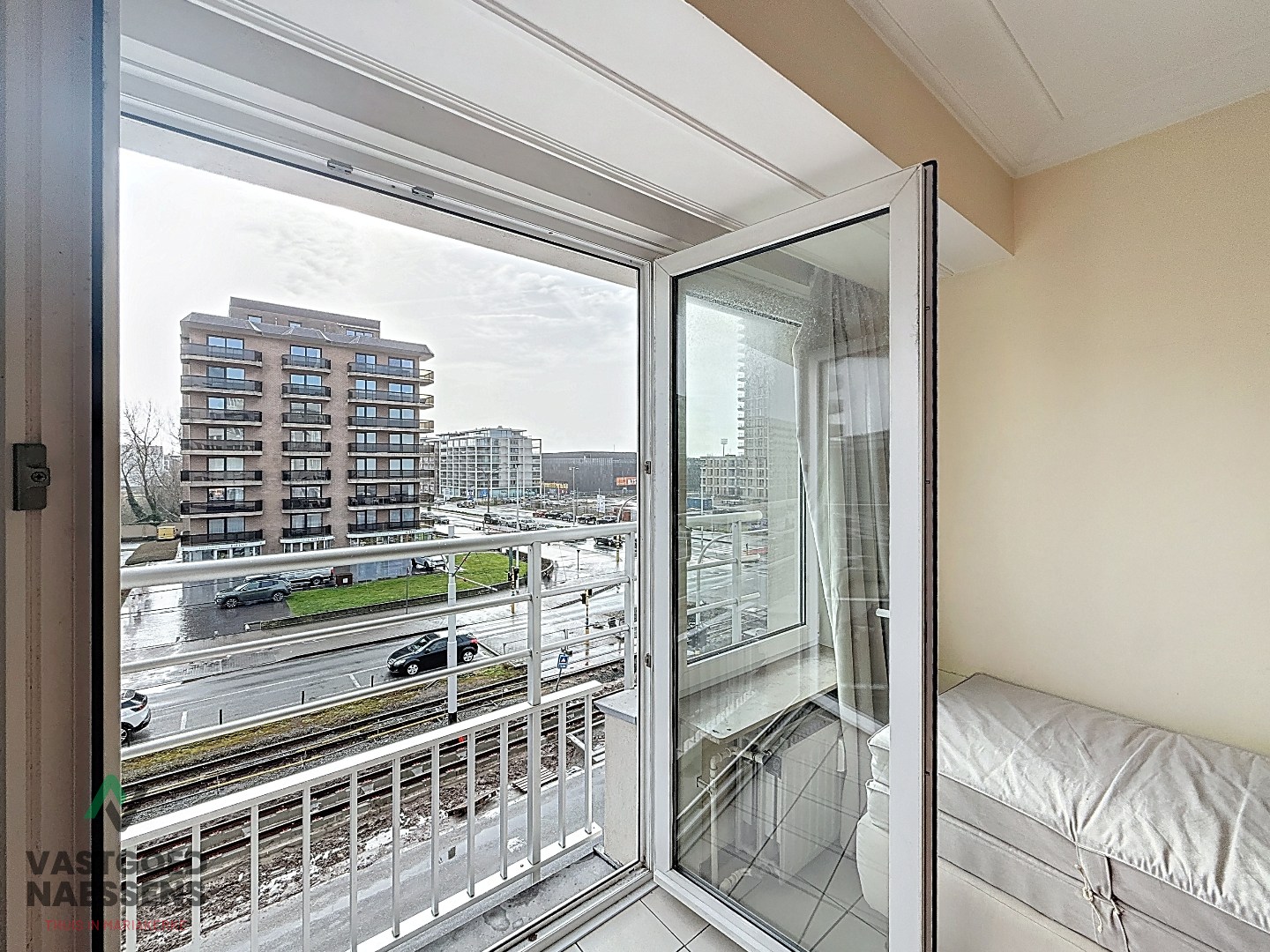 Prêt à emménager, appartement d'une chambre près de la digue. 