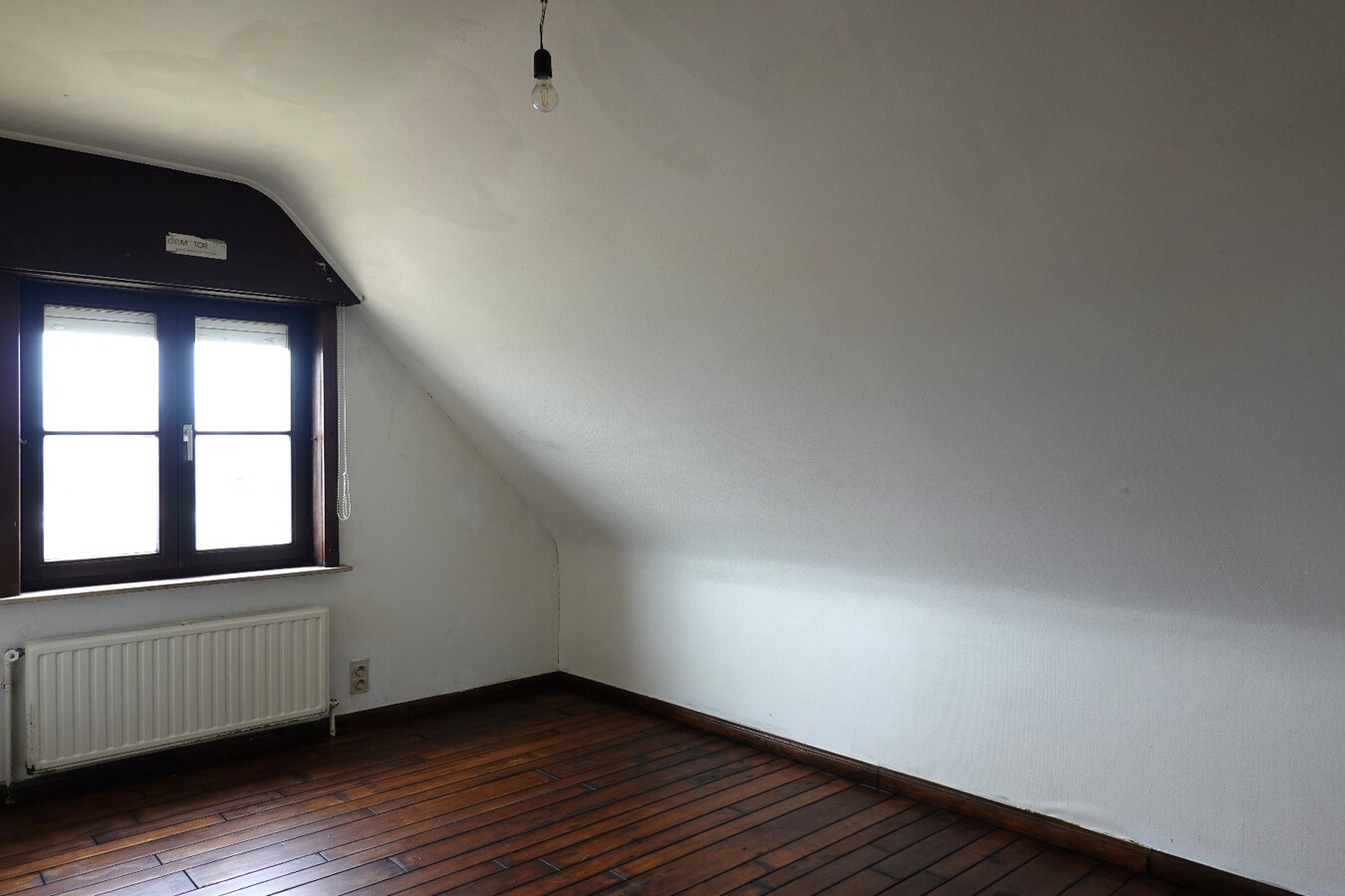 Te renoveren villa in bedrijventerreinzone voor KMO's 