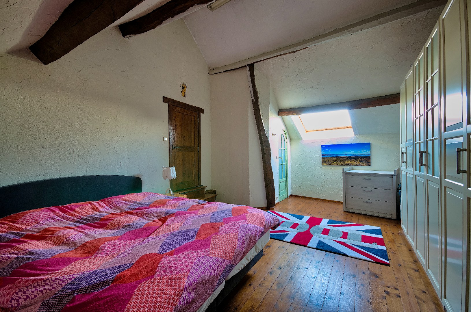 RUSTIG GELEGEN CHARMEHOEVE MET 3 SLAAPKAMERS, GARAGE EN TUIN 