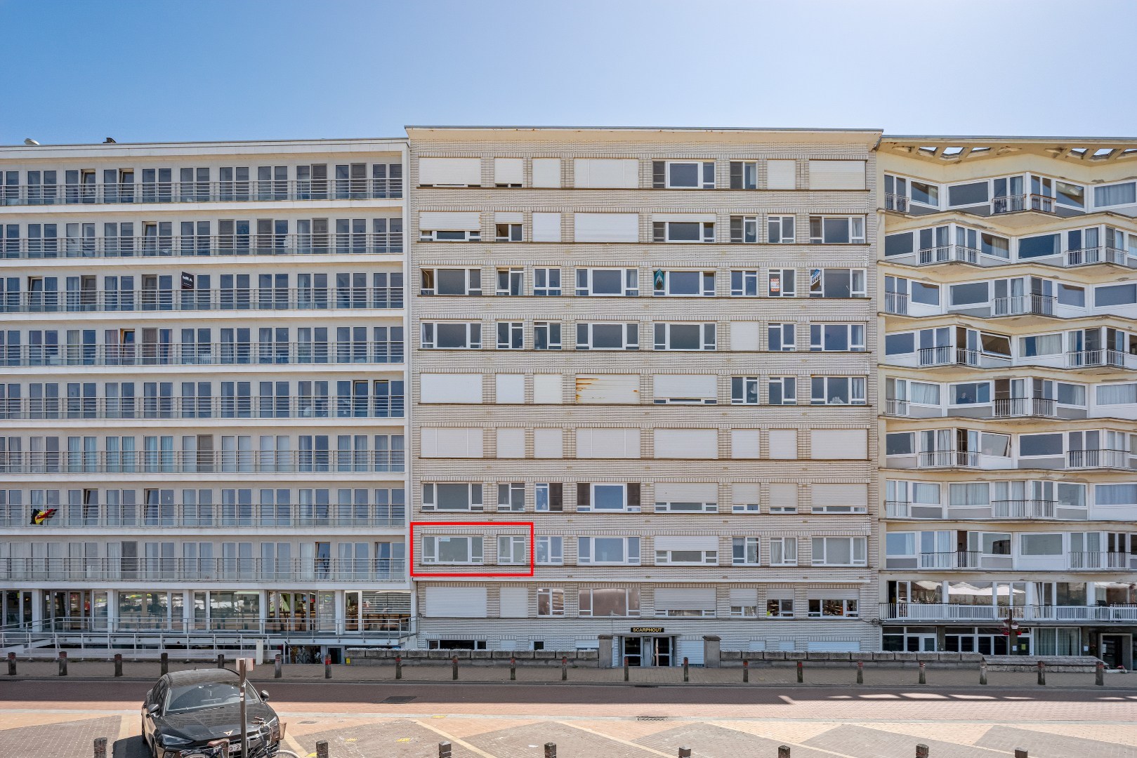 Ruim gerenoveerd 3 slaapkamer appartement met frontaal zeezicht op absolute toplocatie aan de Zeedijk in Blankenberge 