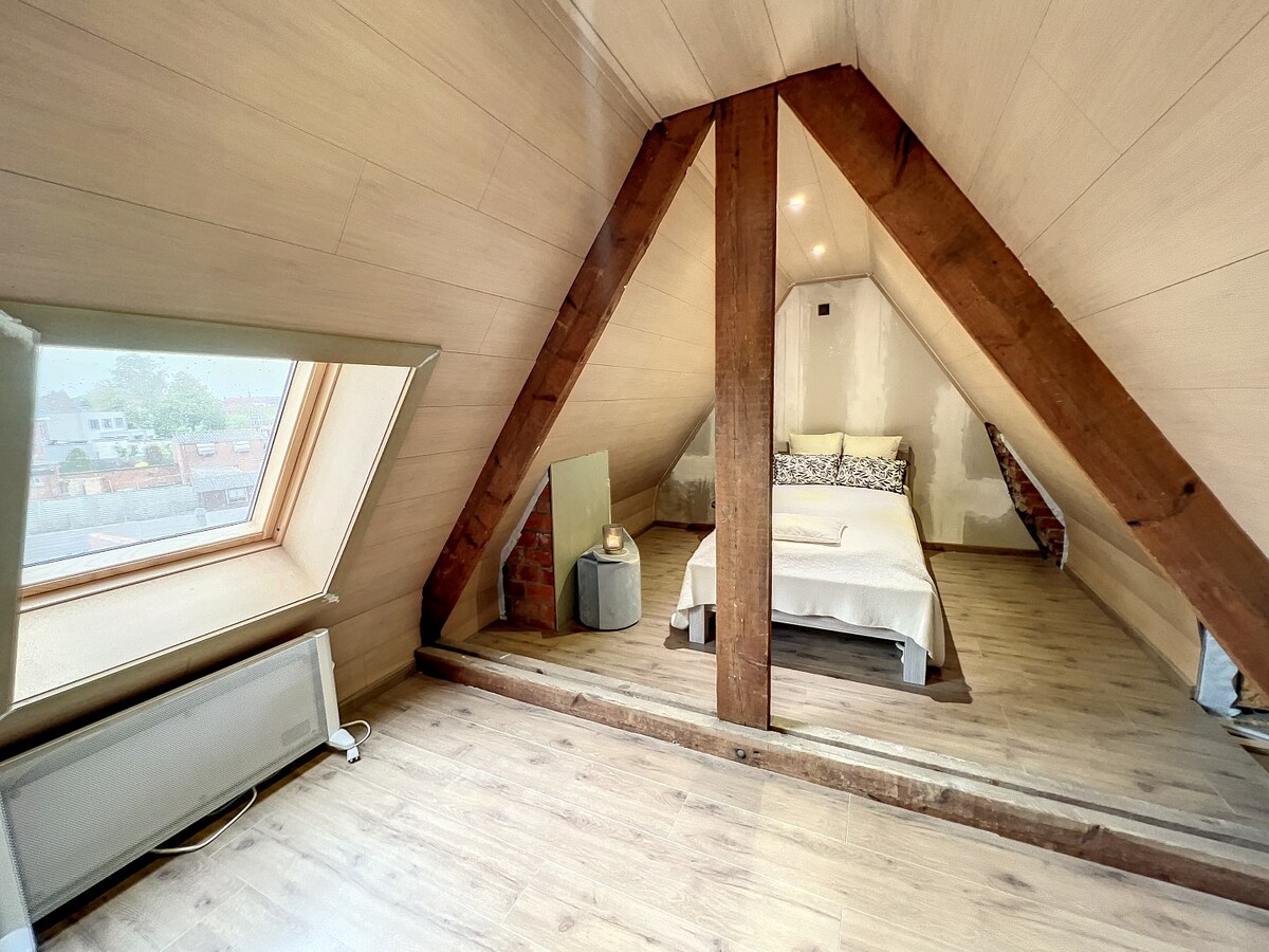 Landelijk gelegen, prachtige halfopen woning met twee (mogelijks drie) slaapkamers. 