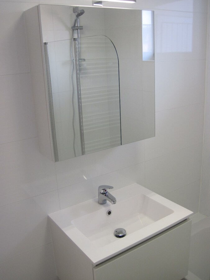 Luxueus appartement met garage en berging (kelder). 