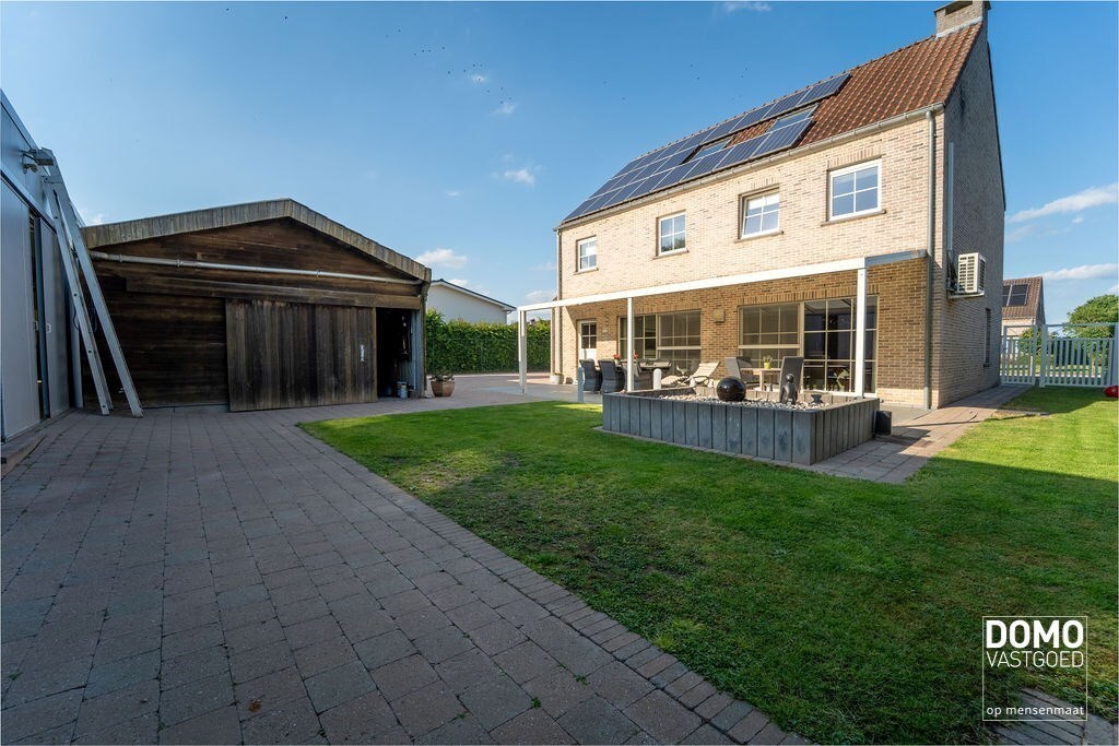 Ruime villa met paardenaccommodatie en wedstrijdstal gelegen te Herk-de-Stad - EPC-label: B - Bewoonbare vloeroppervlakte: 296m² 