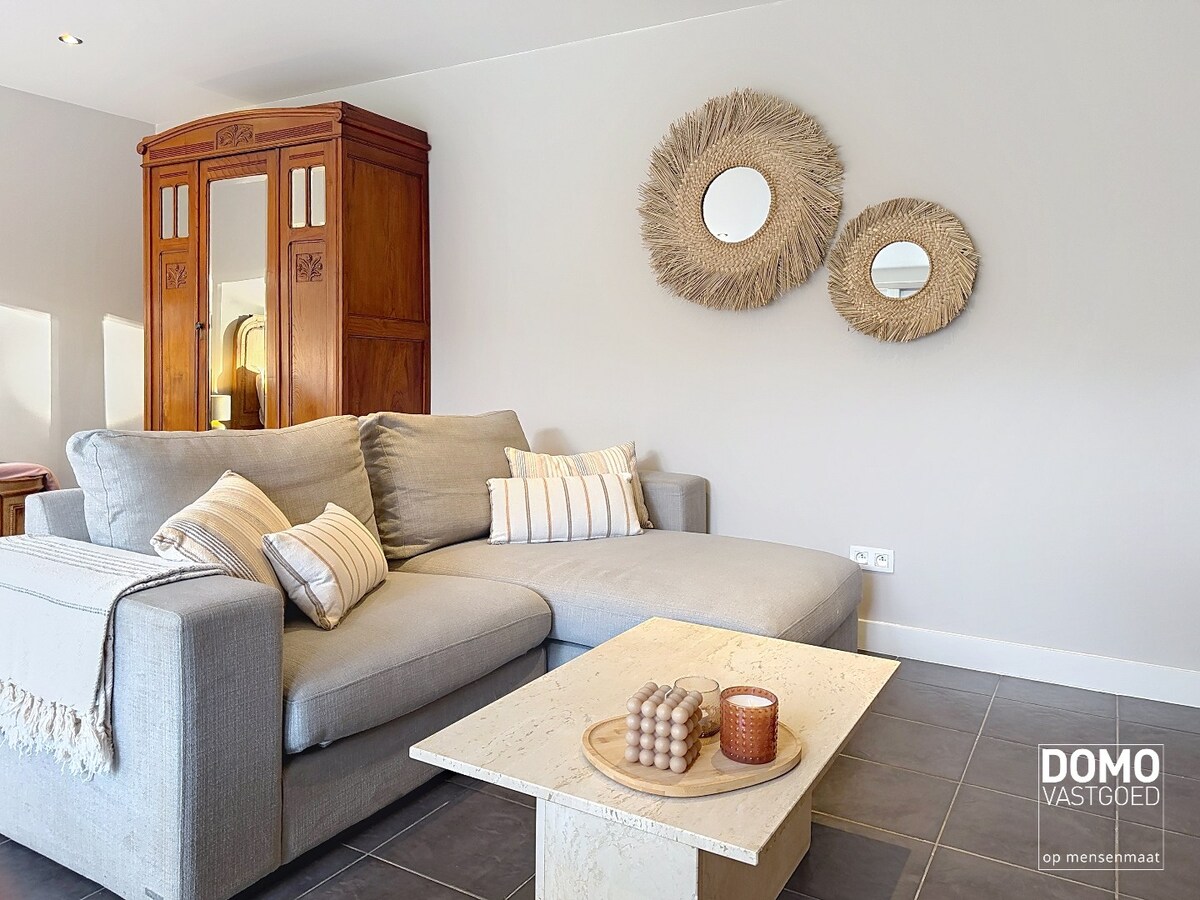 VOLLEDIG GEMEUBELDE 1 SLAAPKAMER STUDIO TE HASSELT (Stokrooie) 