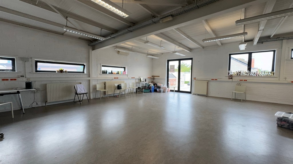 Kantoorruimte te huur vlakbij R4 in Laarne