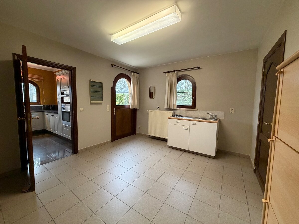 Ruime en rustig gelegen villa te Dikkelvenne. 