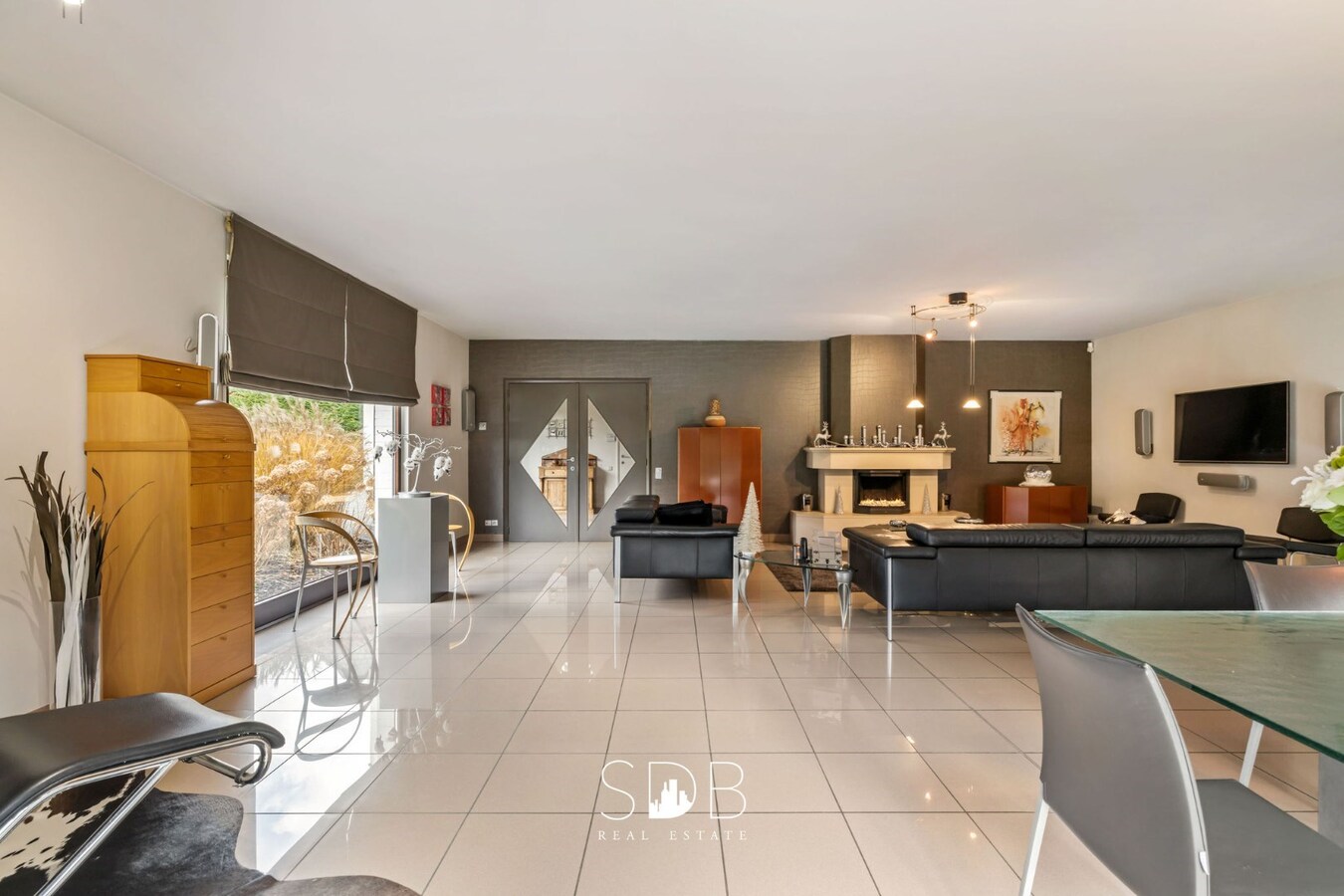 Prachtige ruime villa met gezinstuin + appartement op 2.135m² 