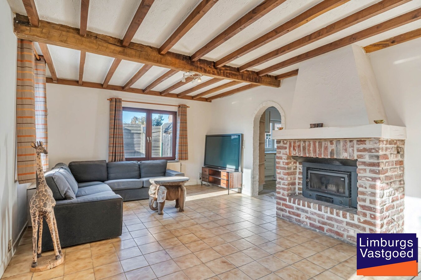 Instapklare woning met ruime loods/werkplaats, 11a 77ca 