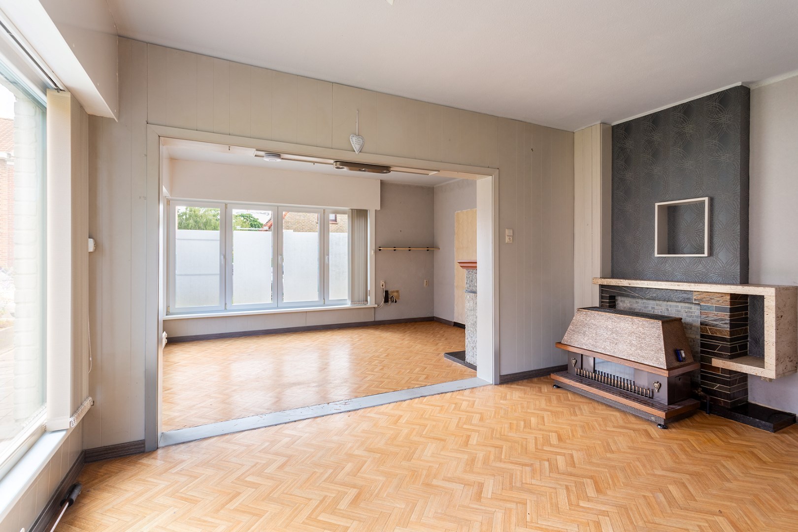 Halfopen gezinswoning met grote tuin en garage 