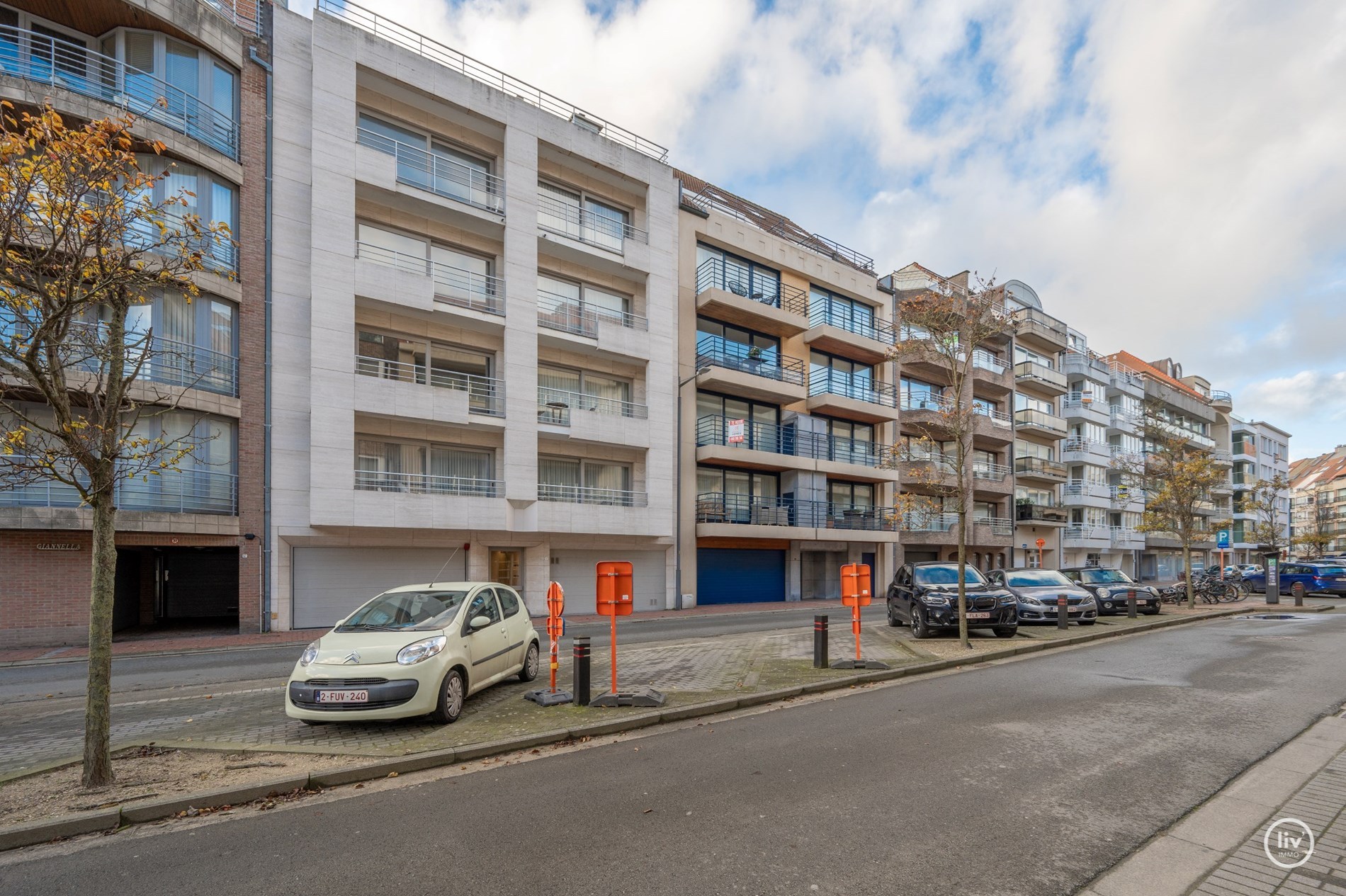 Appartement prêt à emménager avec 3 chambres dans un emplacement de premier choix près de la place Rubens et de la plage. Possibilité d'acheter un parking au rez-de-chaussée de la résidence. 