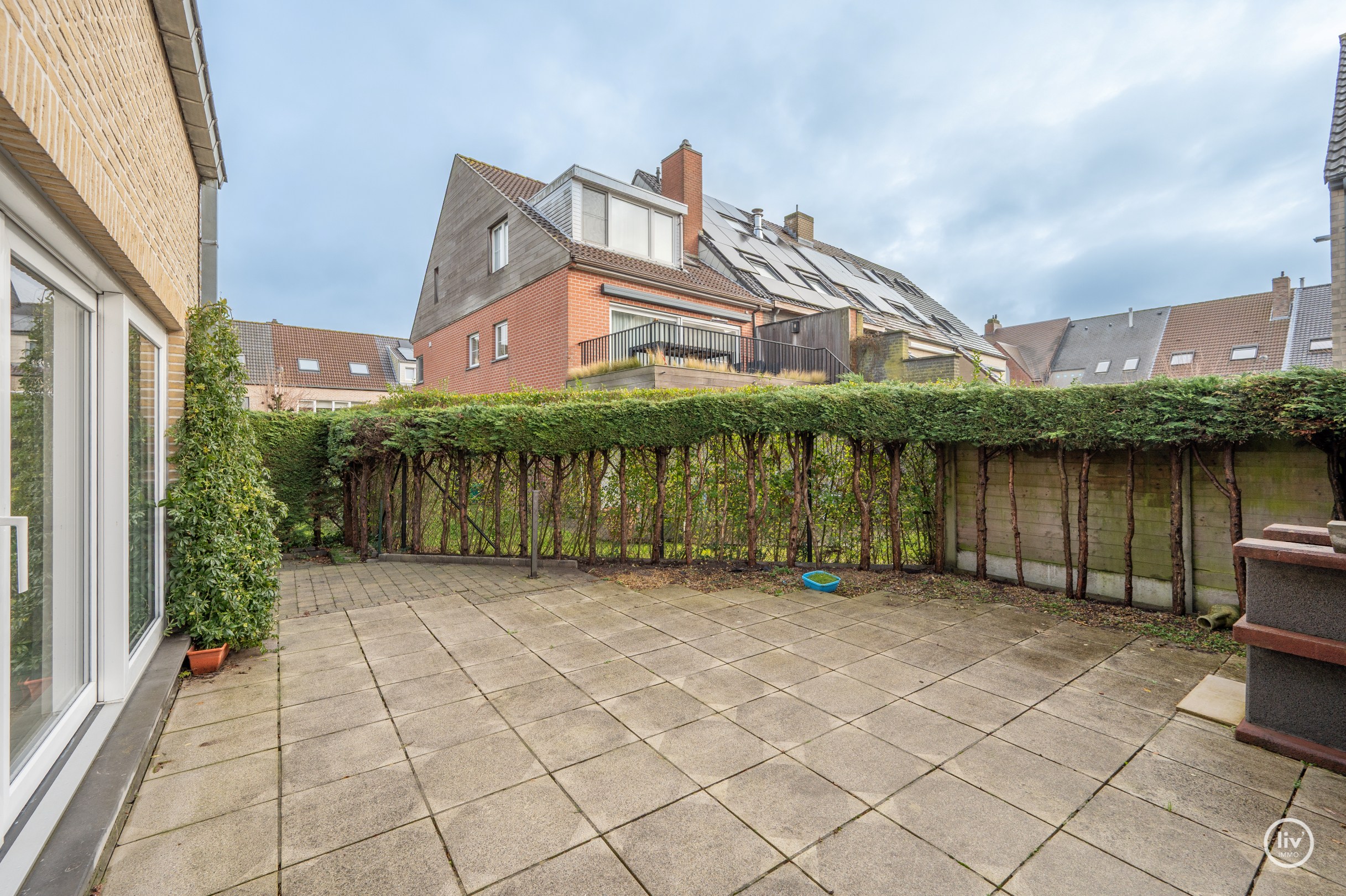 Ruime woning met 4 slaapkamers gelegen in centrum Knokke vlakbij Duinenwater. 