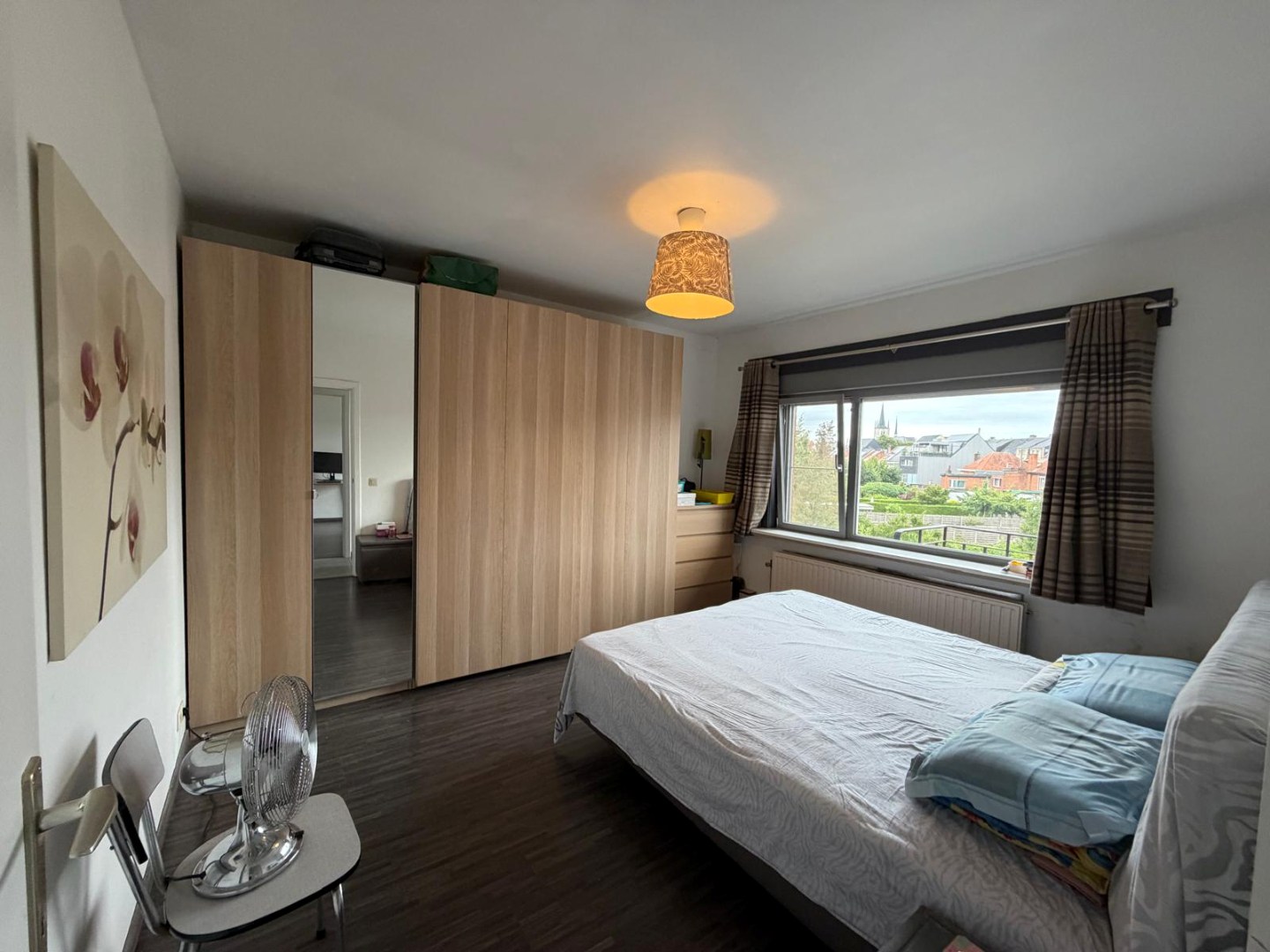 Ruim appartement met 2 slaapkamers en garage in het centrum van Geel 