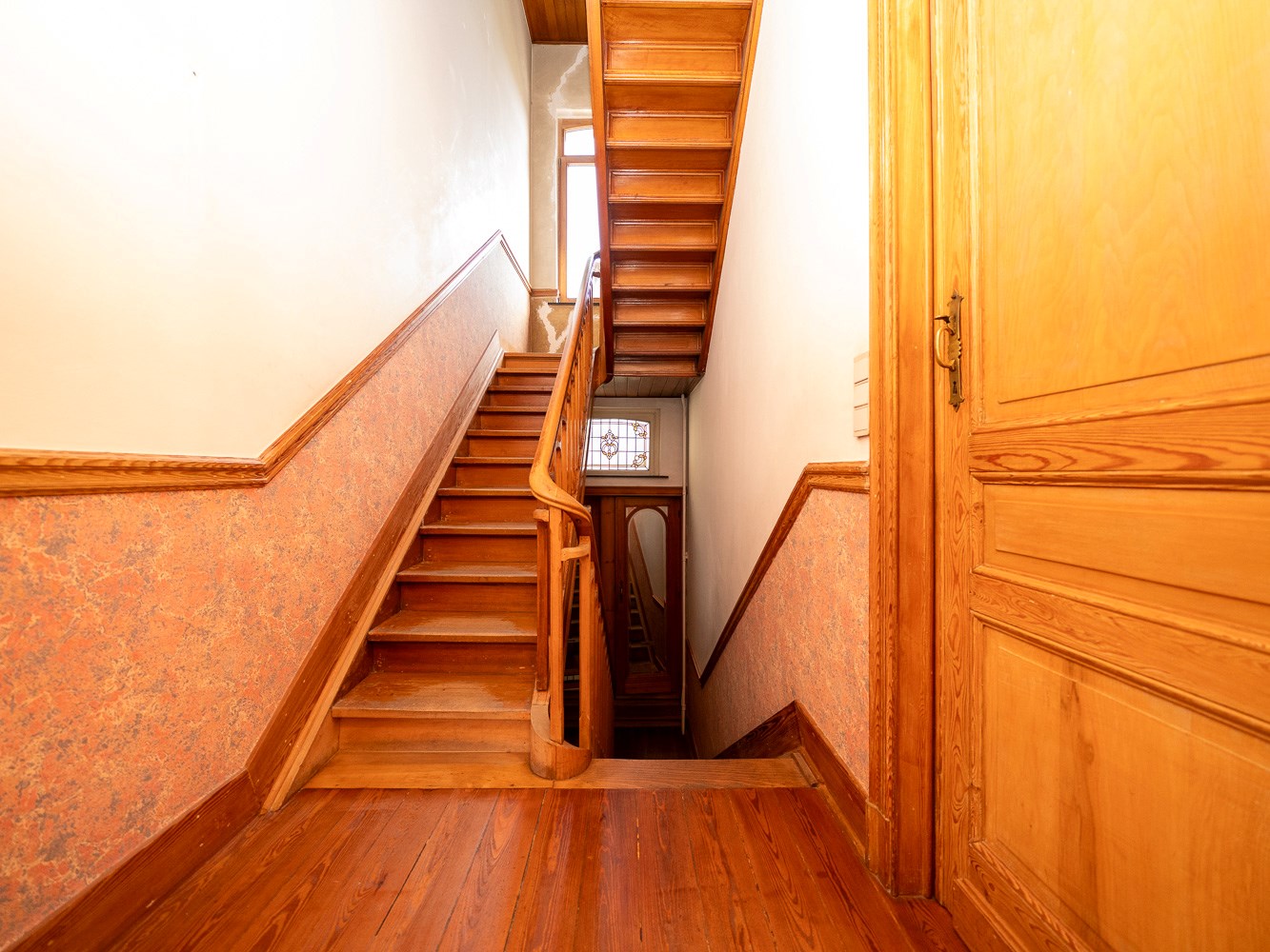 Knappe herenwoning met praktijkruimte en tuin 