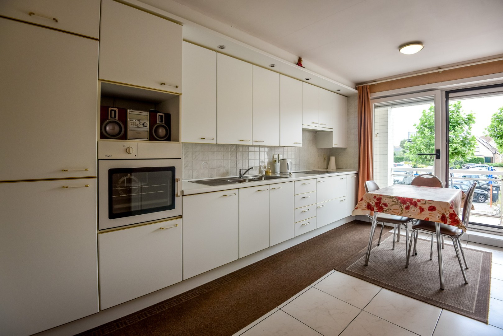 Ruim appartement met 2 slaapkamers en garage in het centrum van Maldegem 