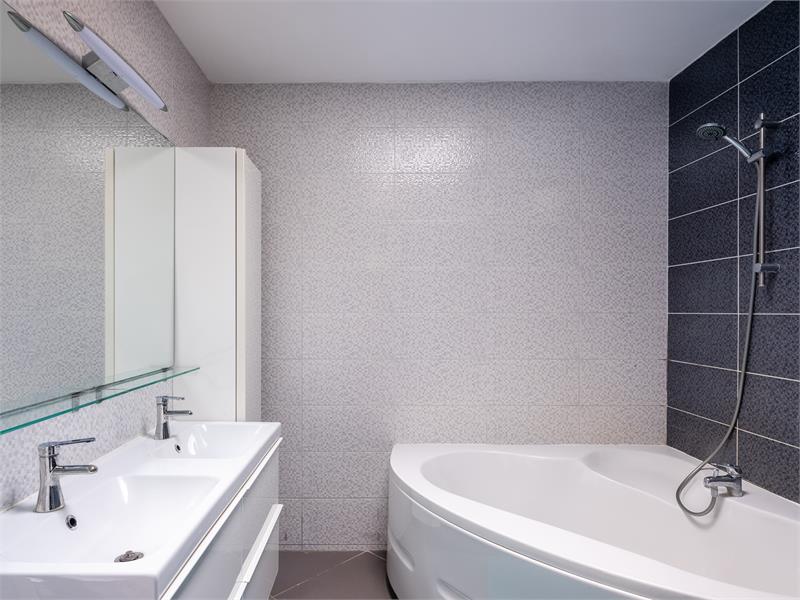 VERKOCHT!! Ruime en instapklare gezinswoning! 