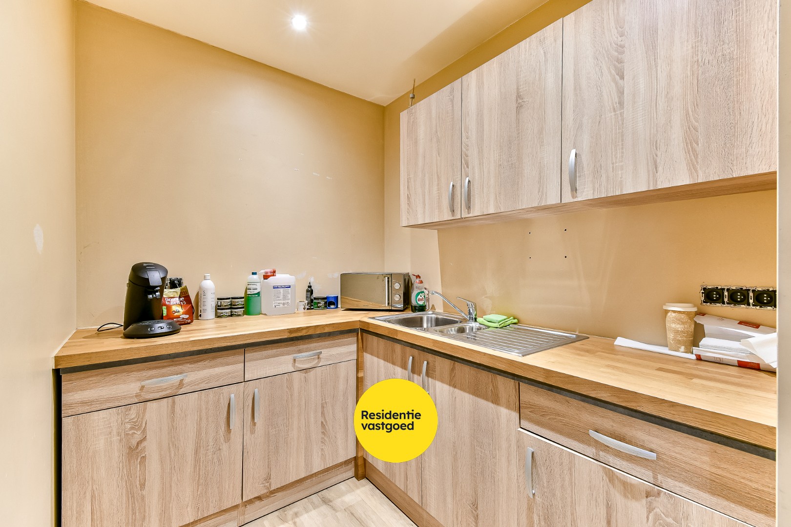 Centraal gelegen handelsruimte te Gistel 