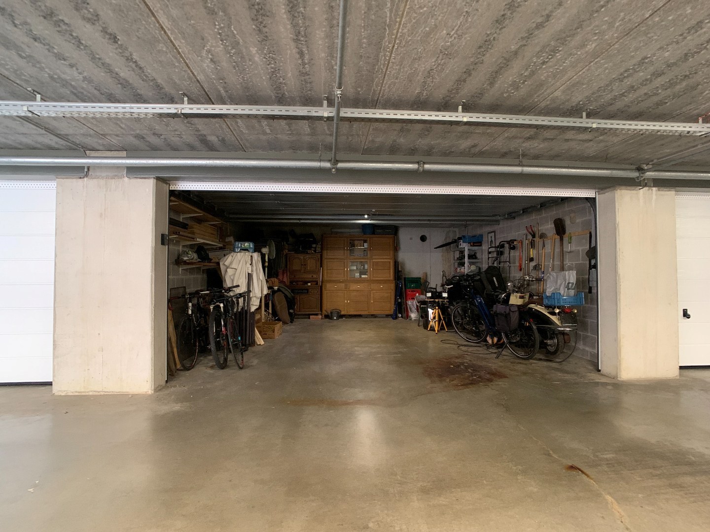 Luxe gelijkvloers appartement met tuin, 2 slaapkamers en dressing 