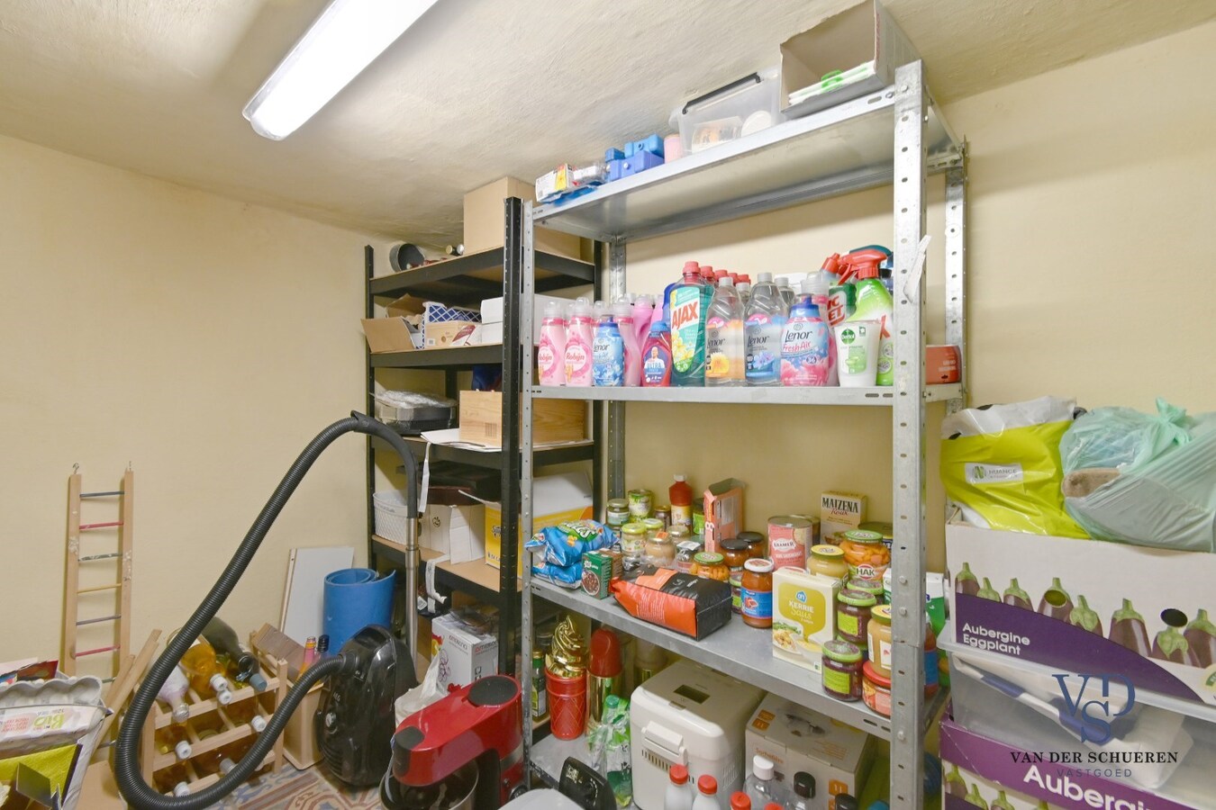 Gezellige woning (met garage achteraan). 