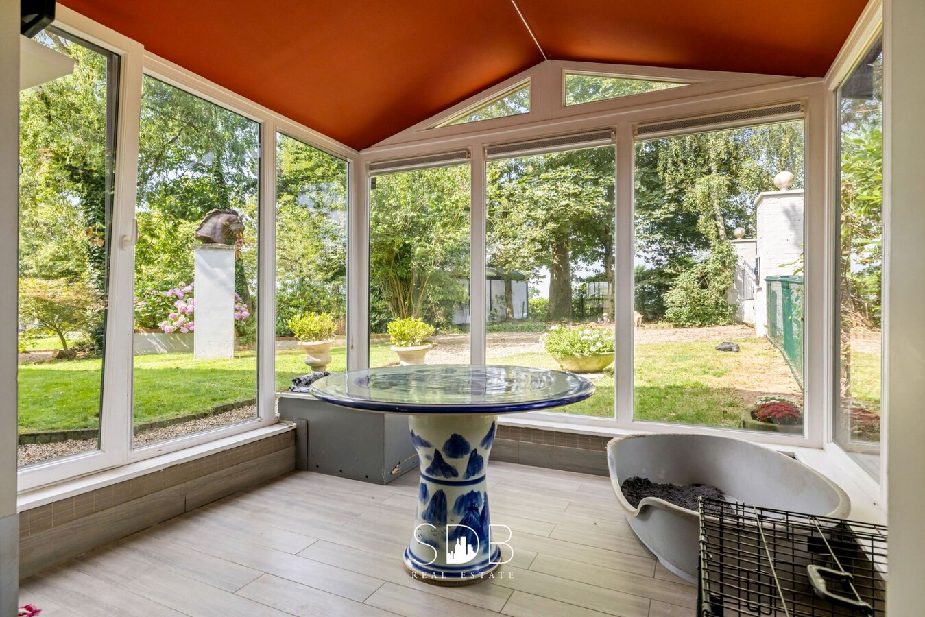 Hedendaagse woning met hippisch complex op circa 2hectare 