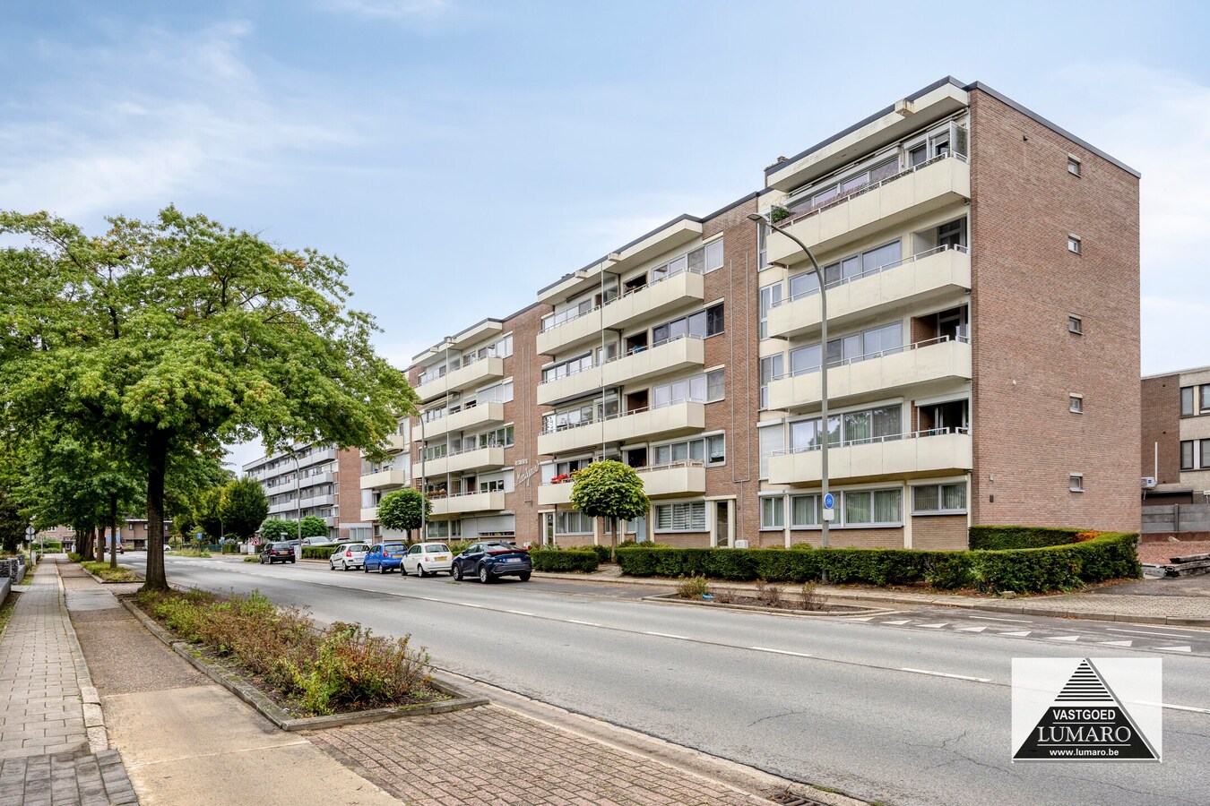 Ruim 3 slaapkamer appartement, met terras en garage 
