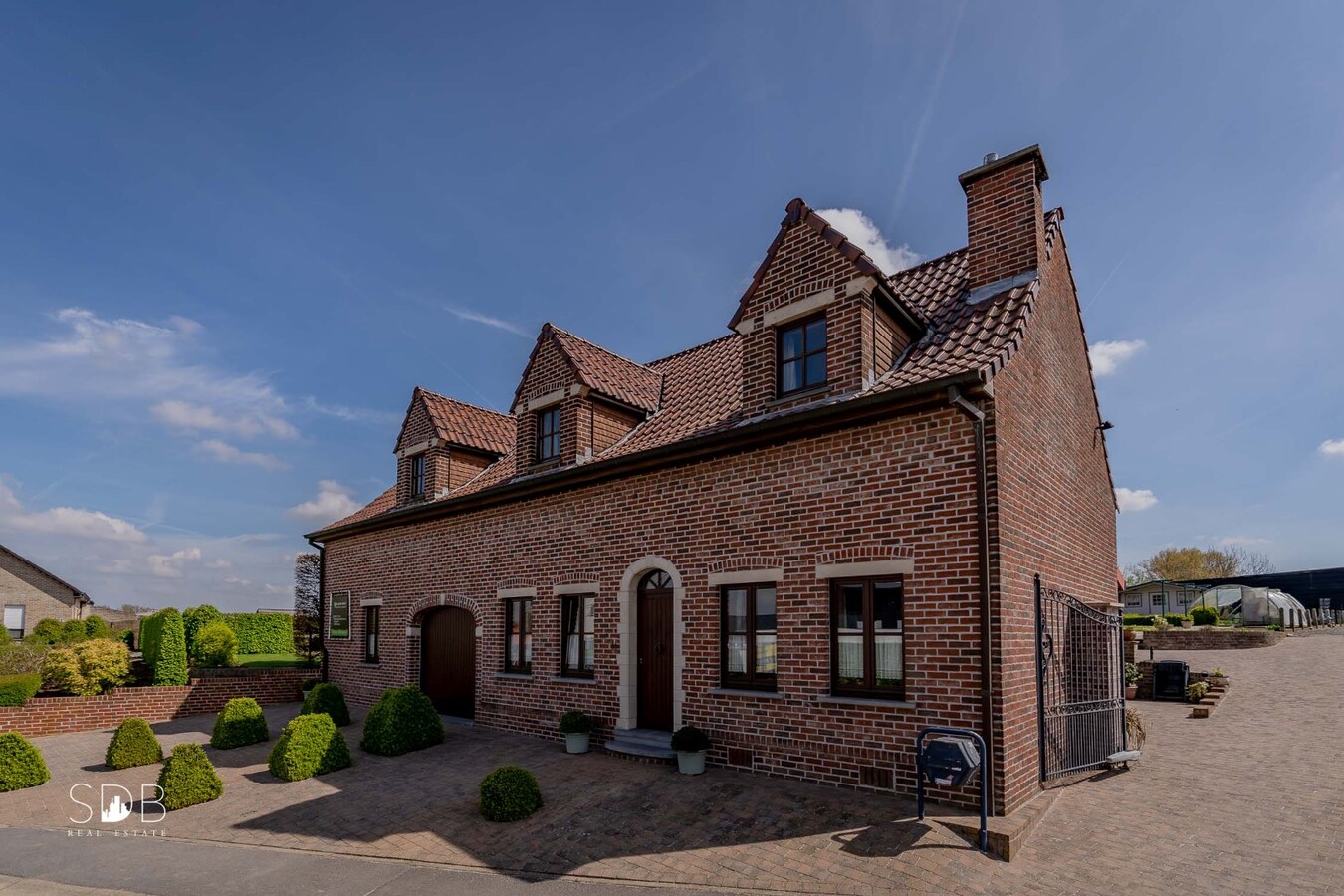 Eigentijdse woning met loods en weiland op 5.780 m². 