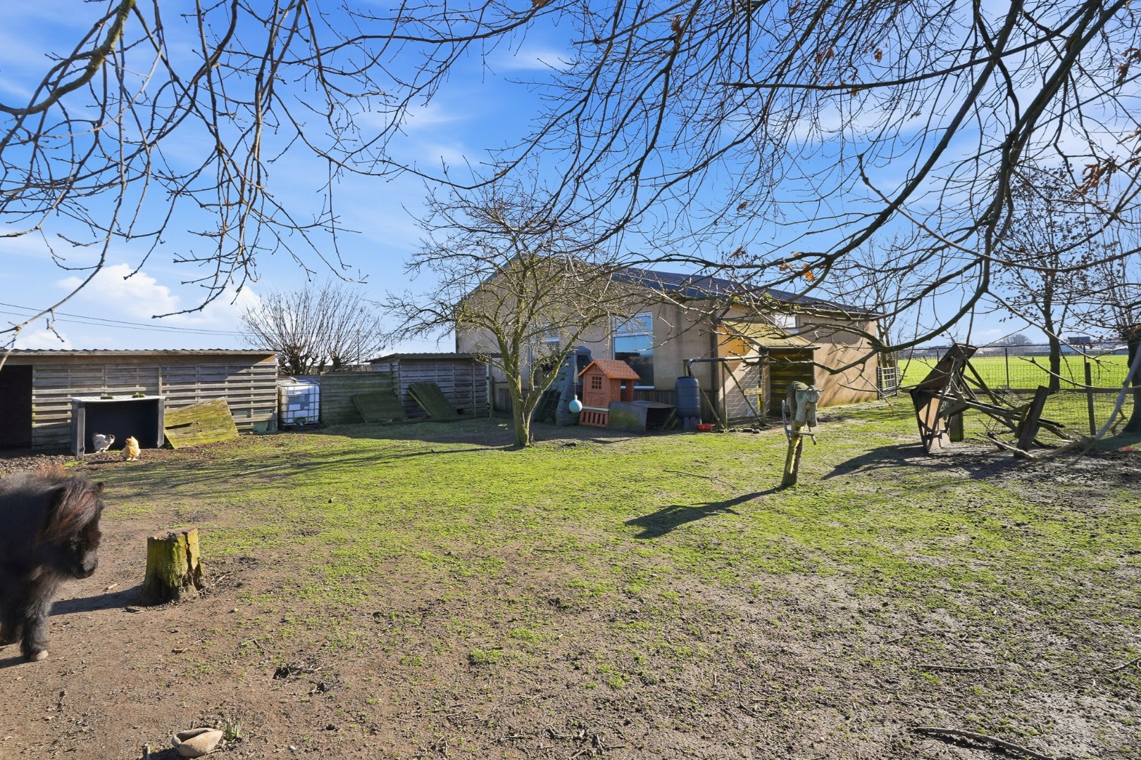 Landelijk gelegen villa met loods in Aartrijke 