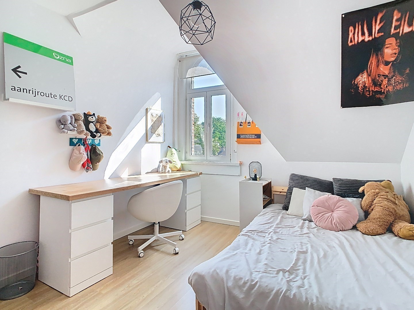 Mooie instapklare herenwoning nabij centrum Brasschaat met 4 slaapkamers 