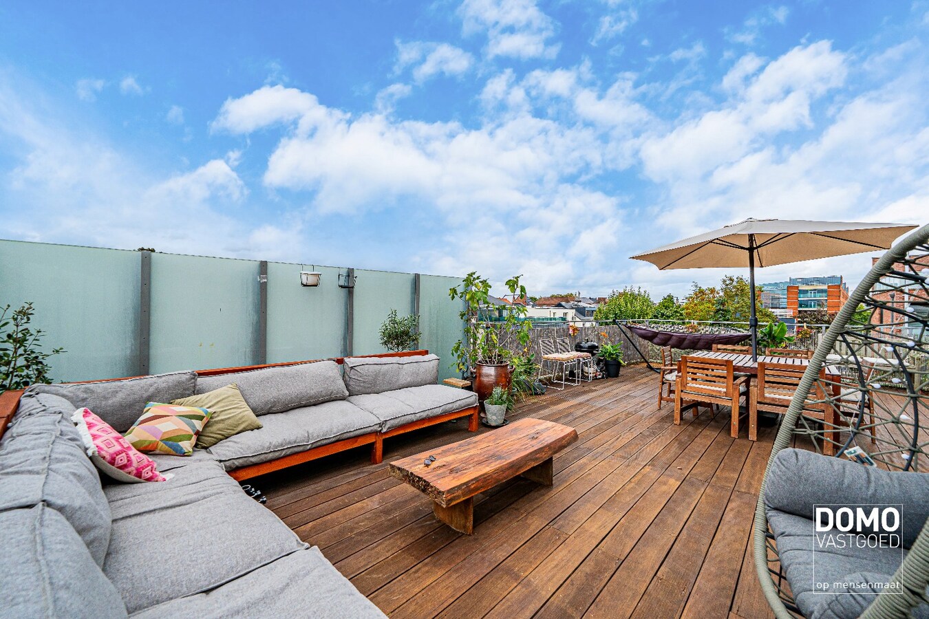 PRACHTIGE LOFT MET ROYAAL TERRAS OP TOPLOCATIE BINNEN DE GROTE RING VAN HASSELT 