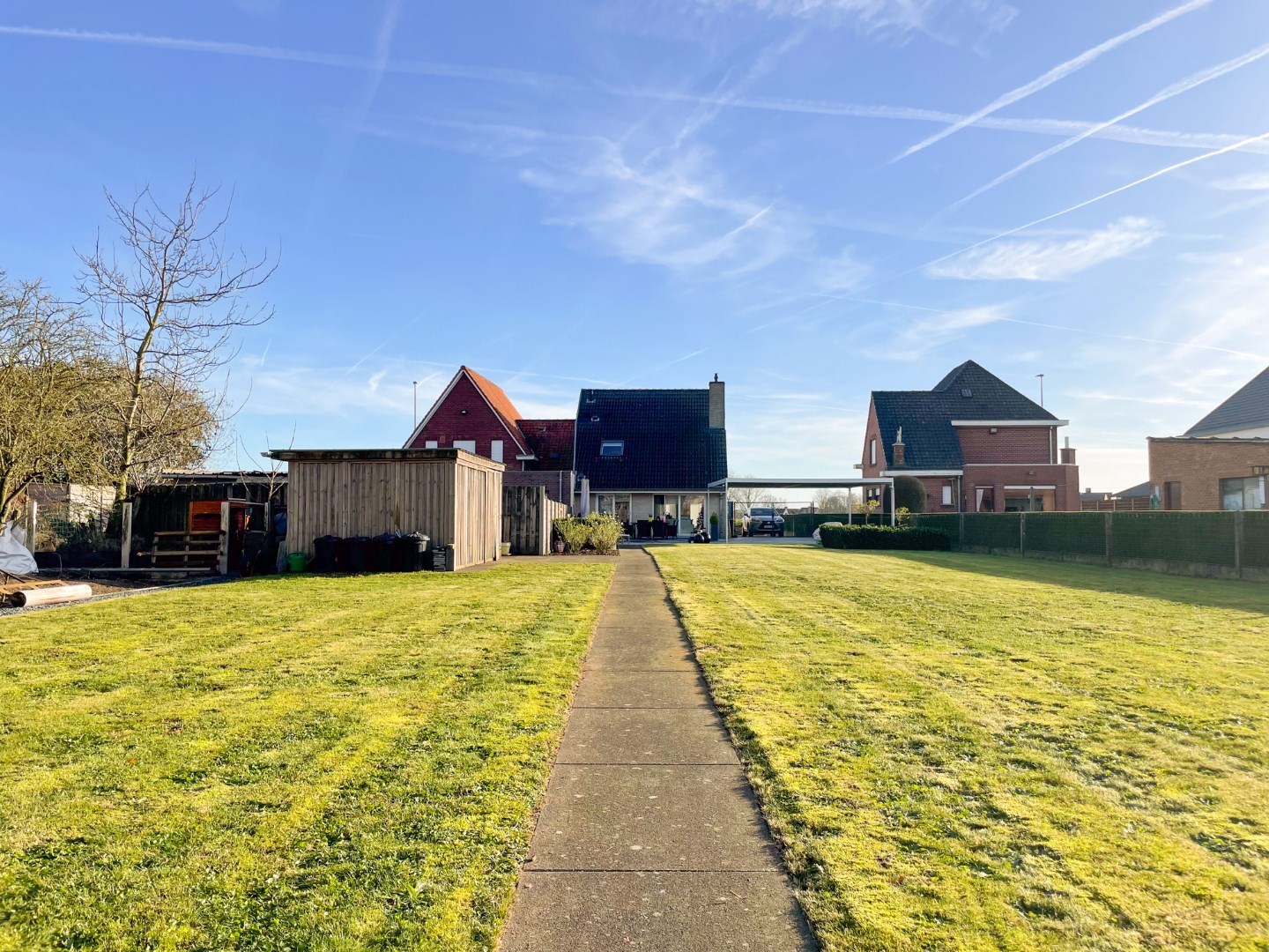 Schitterend gelegen moderne half open bebouwing 2009 met 3 slpkmrs, grote tuin en energiezuinig EPC123kWh/m². 